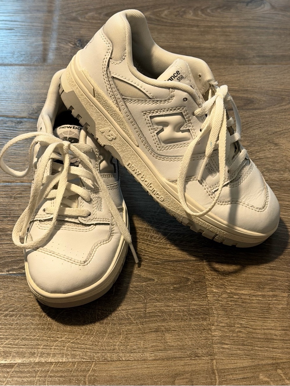 Boys Size 2 Youth White Sneakers New Balance 550 Lace Up Shoes